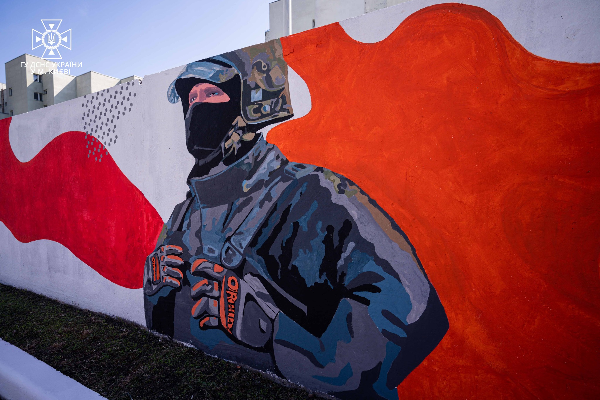 мурал з вогнеборцями