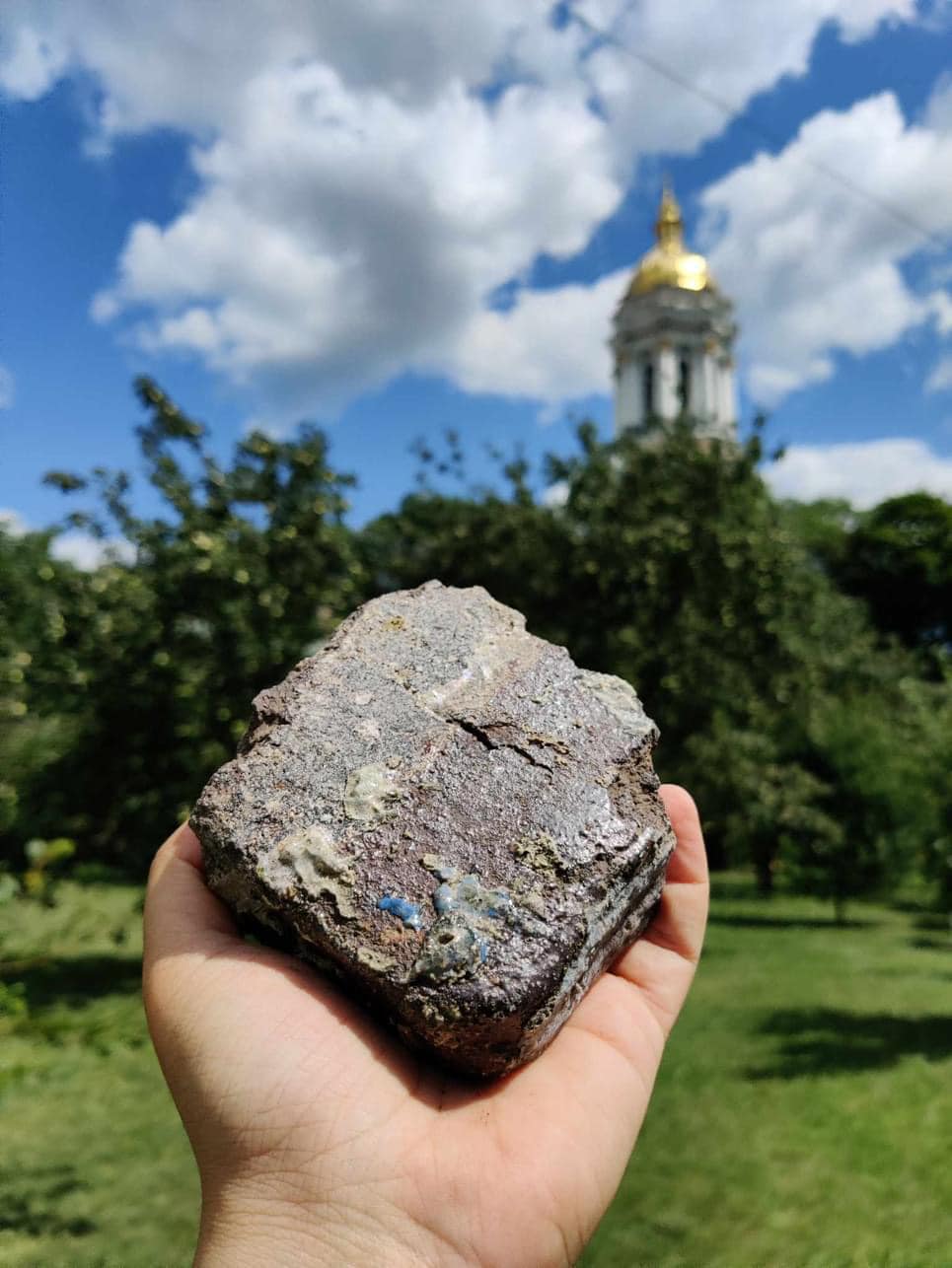 Під час розкопок у Києво-Печерській лаврі знайшли тисячі артефактів