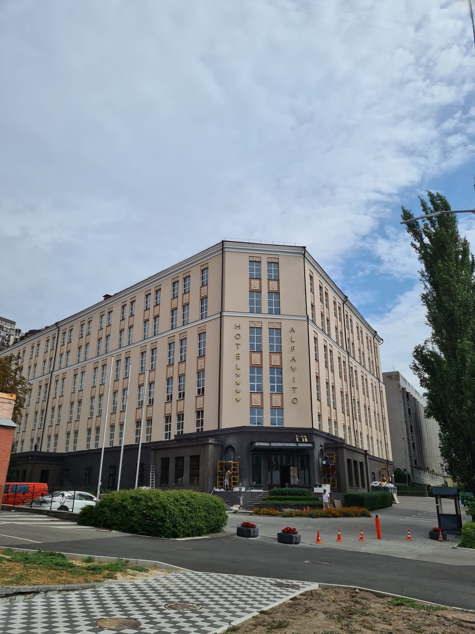 Alfavito Hotel Kyiv відбудували після влучання ракети