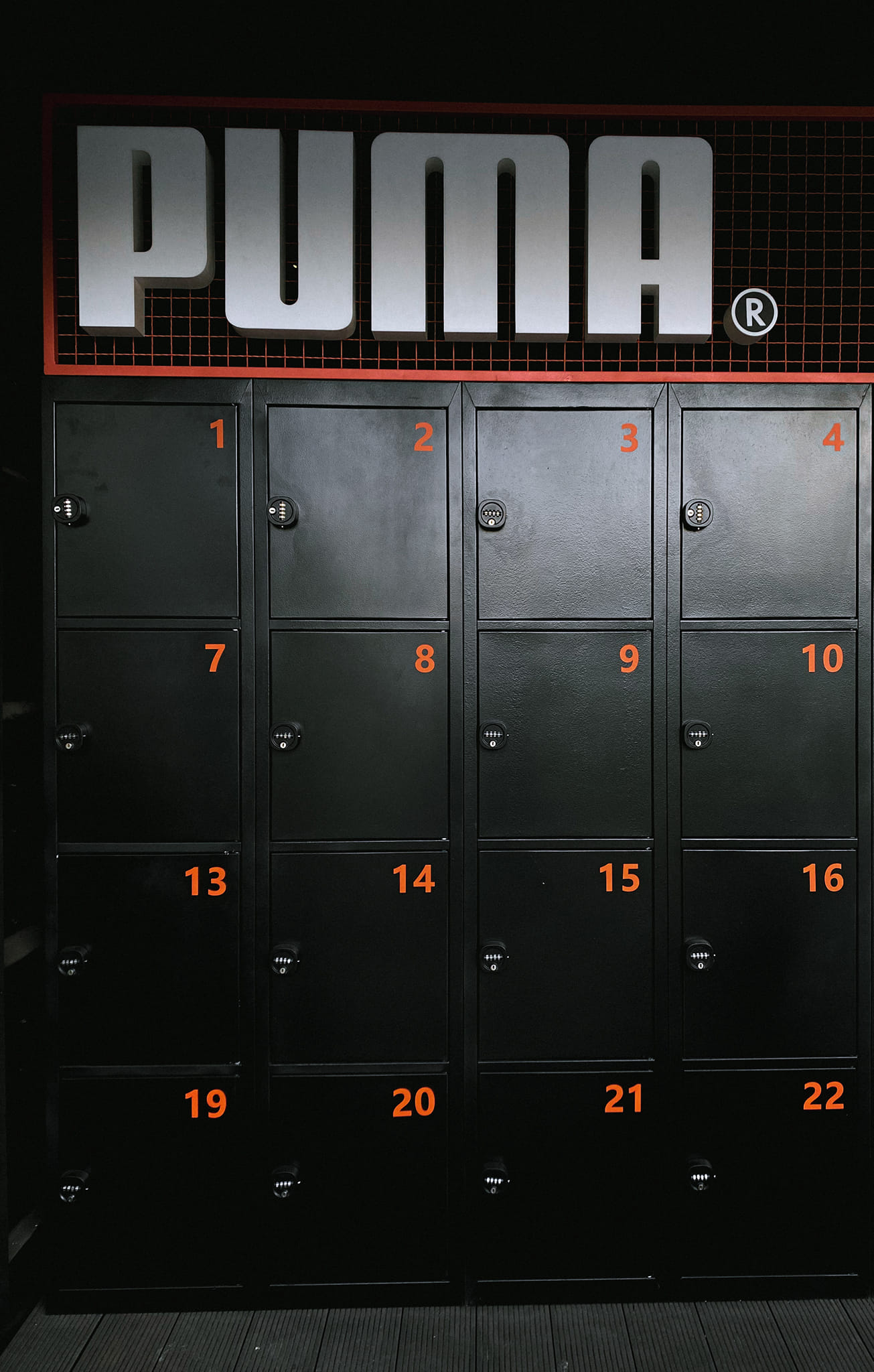 На Трухановому острові встановили локери з роздягальнею