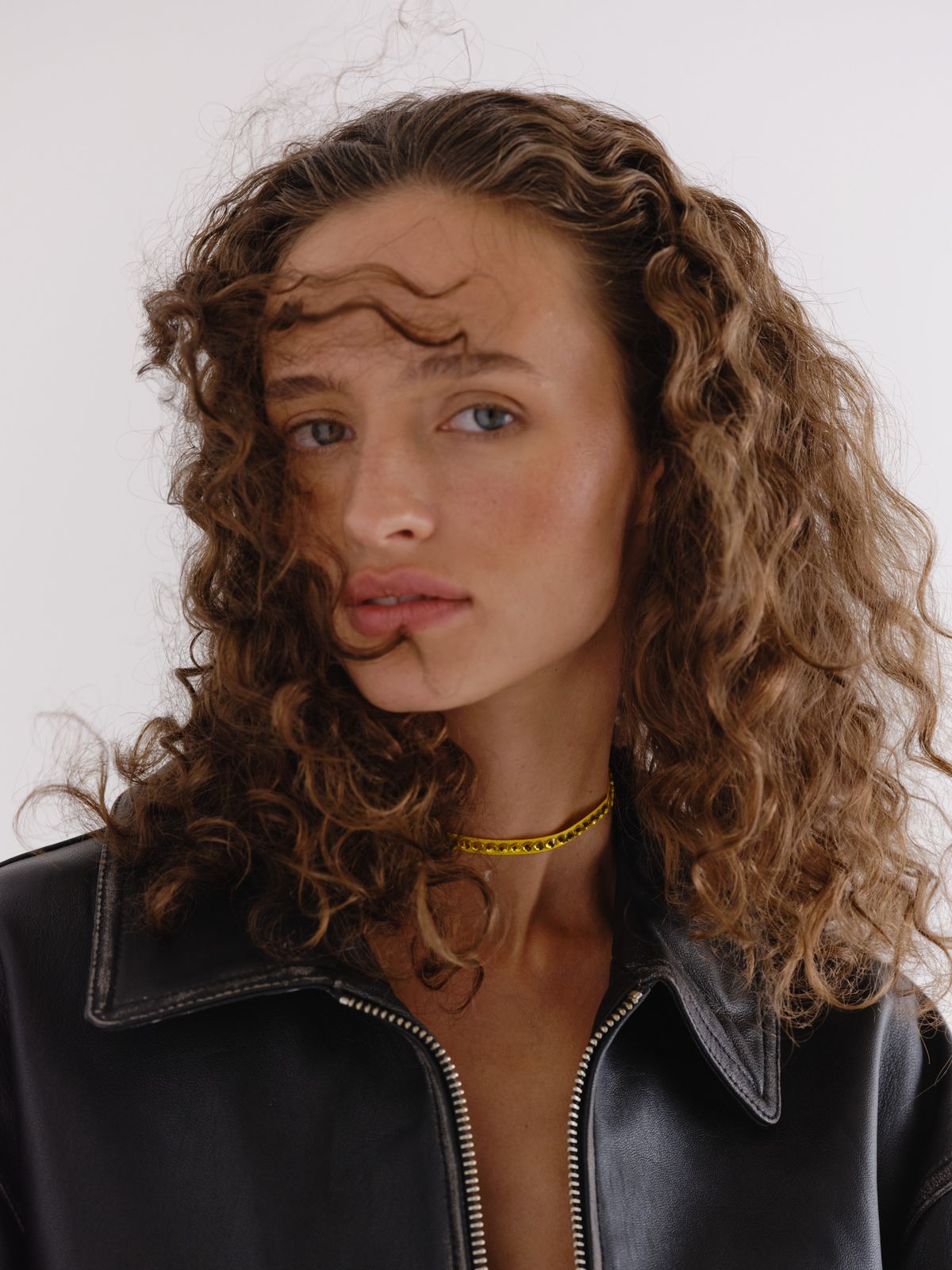 Благодійна прикраса від Guzema Foundation та бренду ZORI