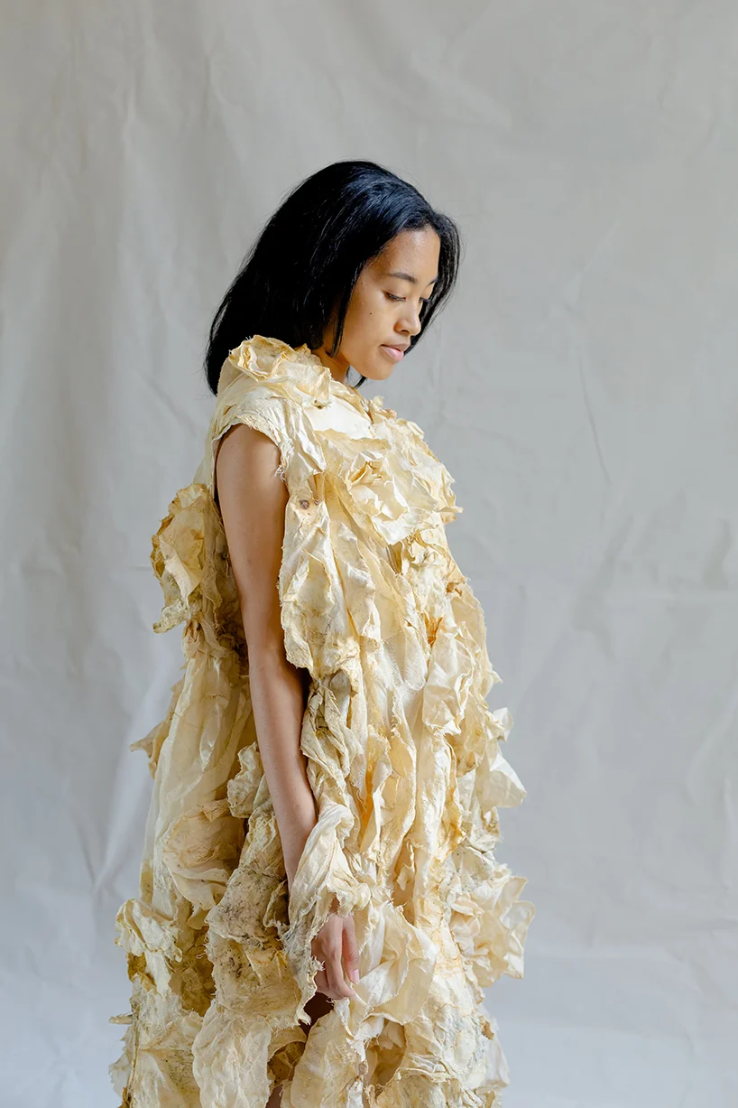 Дизайнерка з Києва створила весільну сукню з грибів та мережива