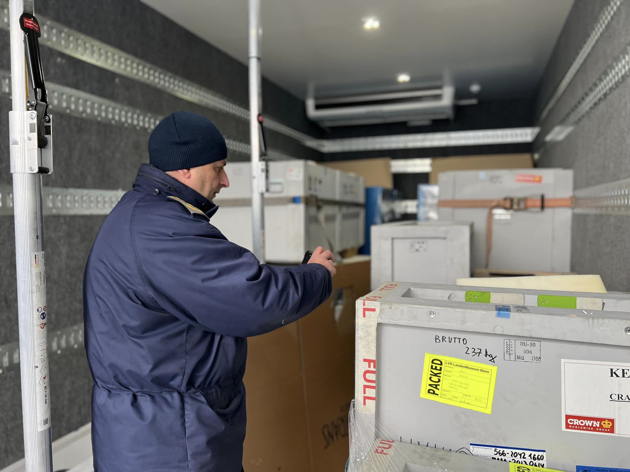 В Україну повернулось 