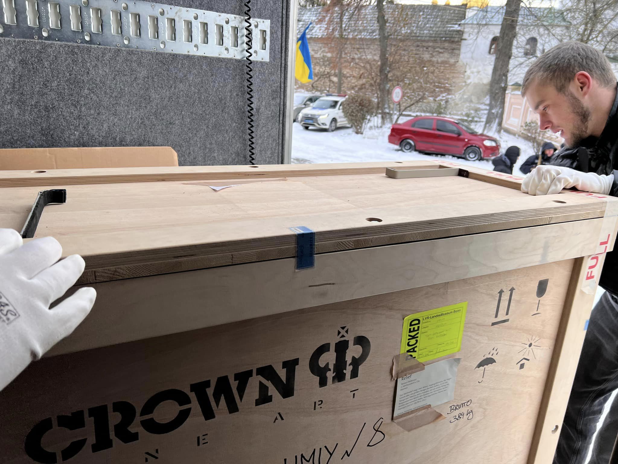 В Україну повернулось 