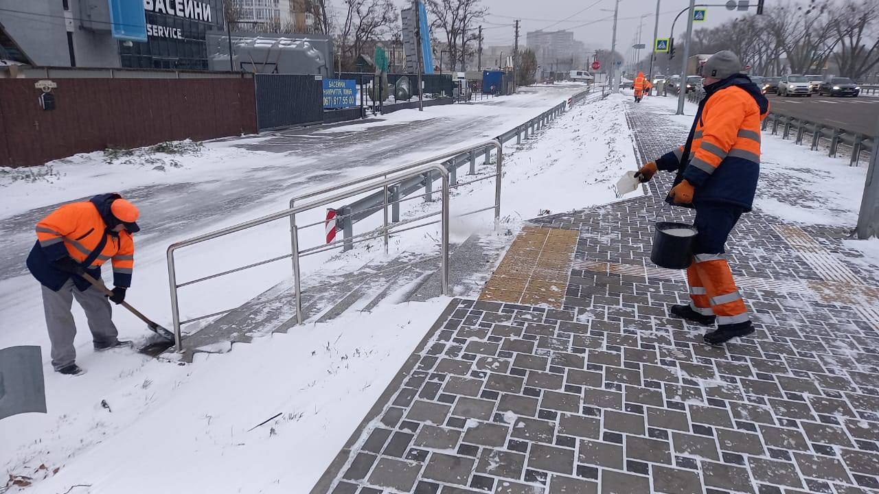 Прибирання снігу у Києві