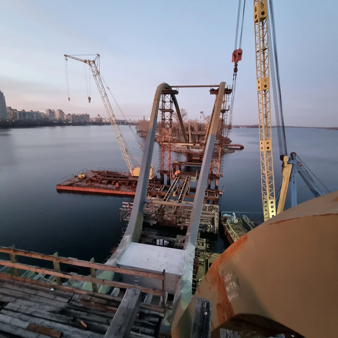 Як виглядає міст-хвиля на Оболоні