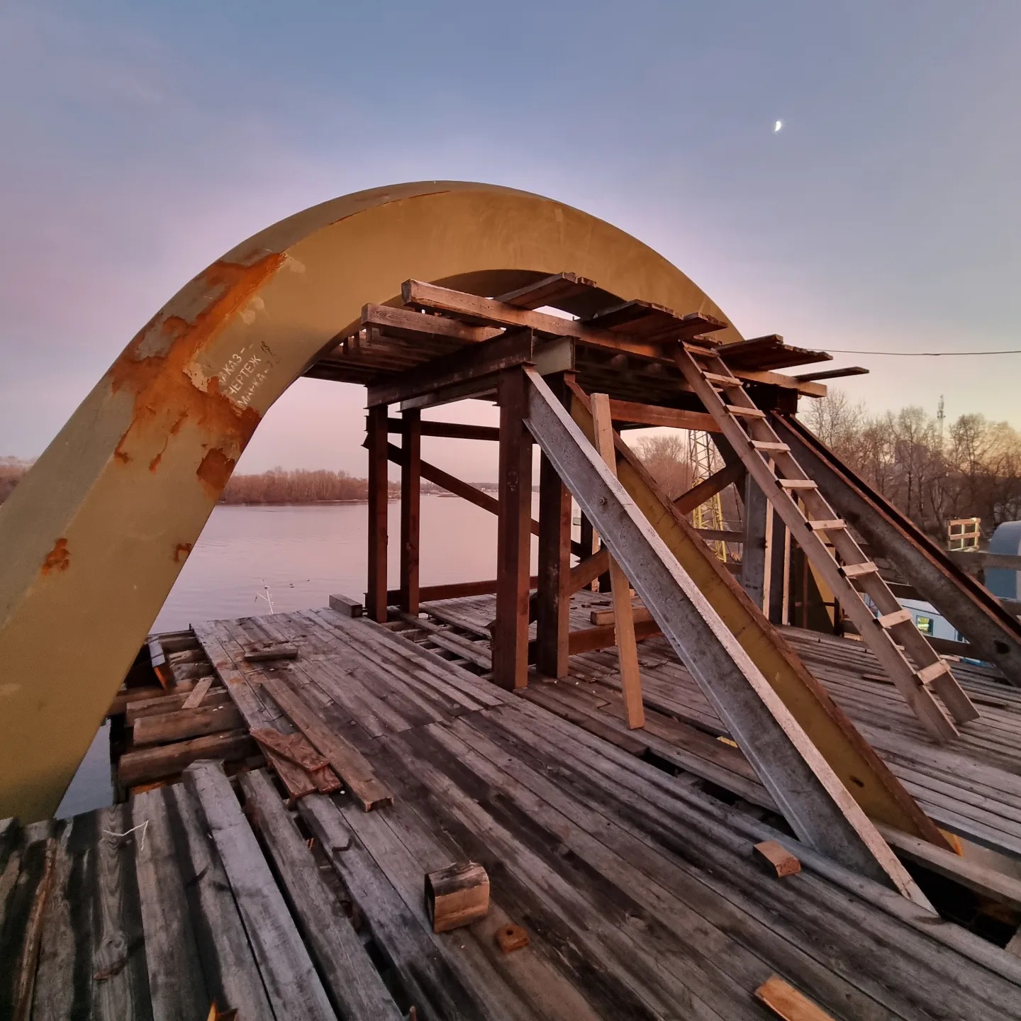 Як виглядає міст-хвиля на Оболоні