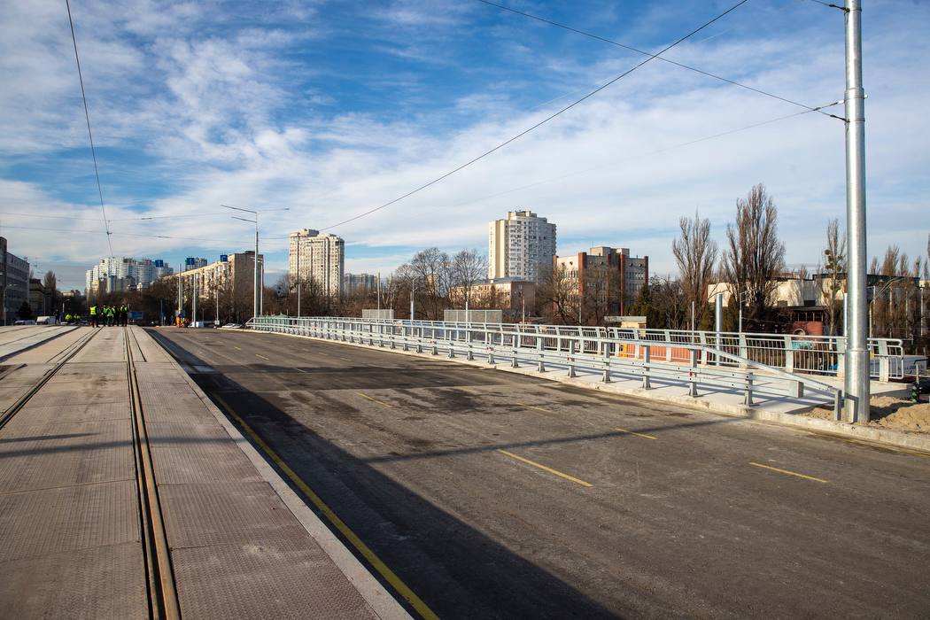 Відкрили рух по Дегтярівському шляхопроводу