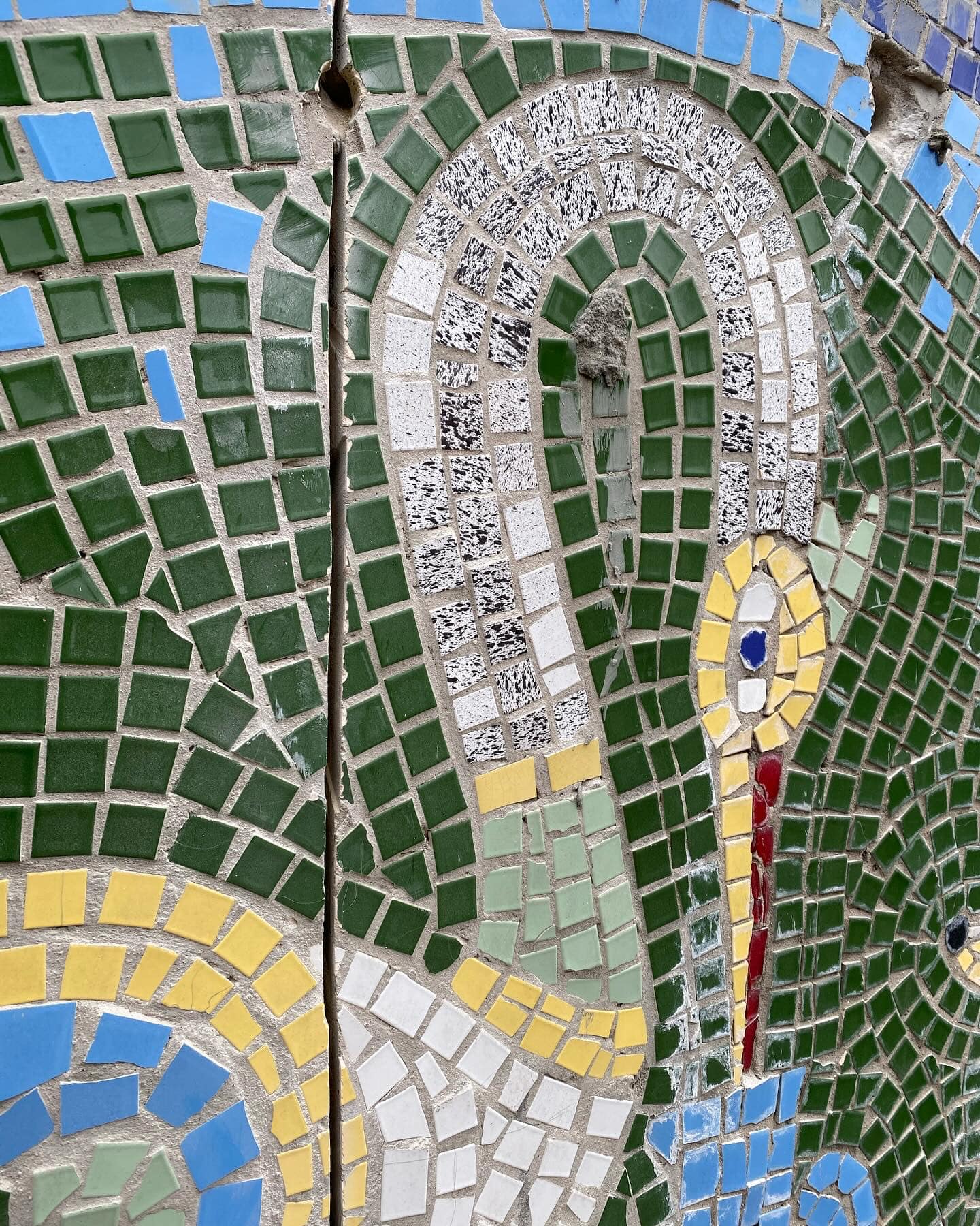 Дитсадок у Києві прорізає вікна на місці історичних мозаїк