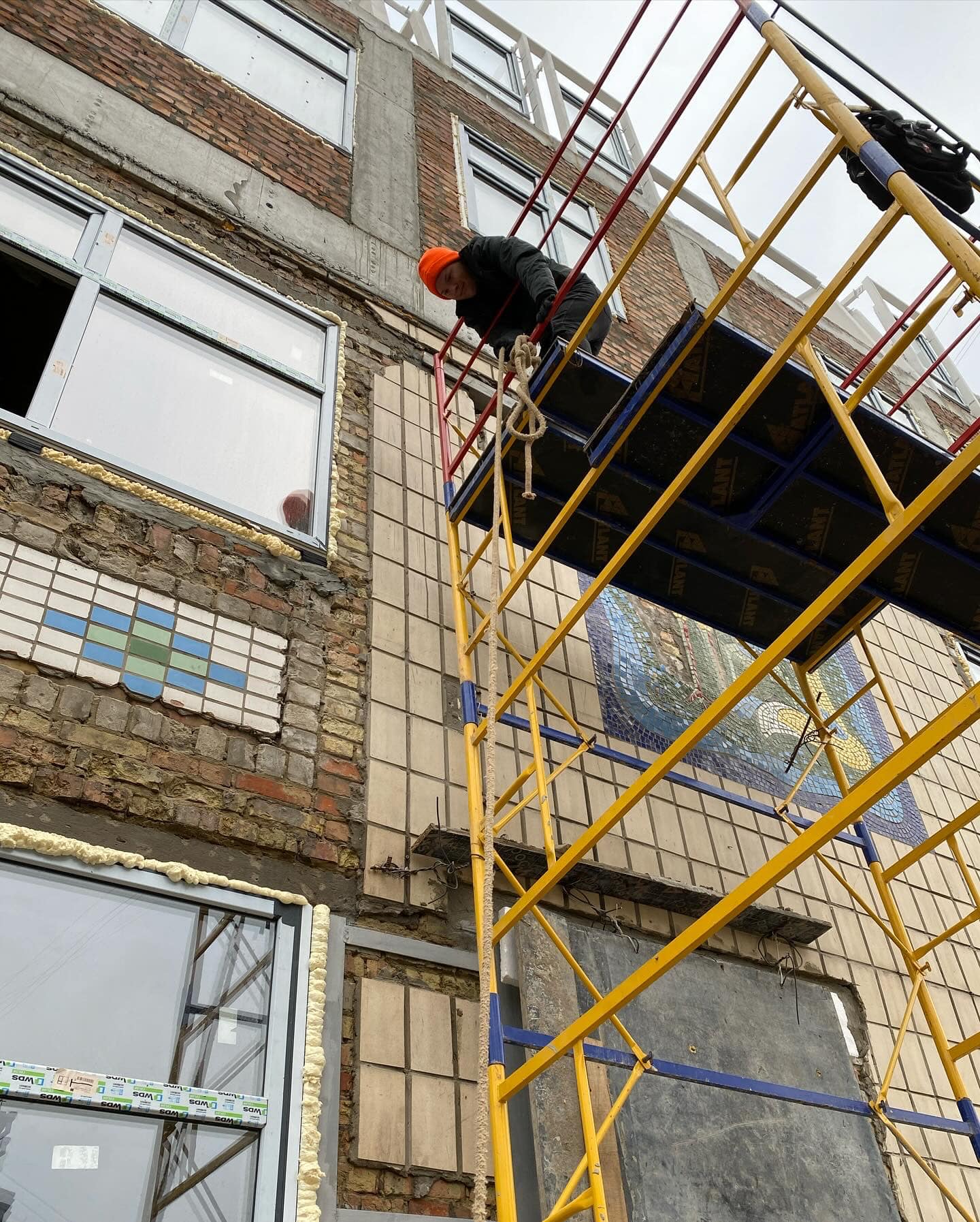 Дитсадок у Києві прорізає вікна на місці історичних мозаїк