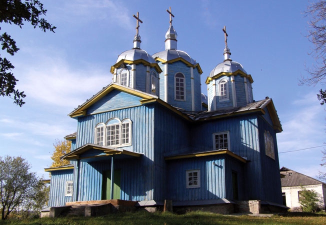На Київщині спотворили старовинну дерев'яну церкву