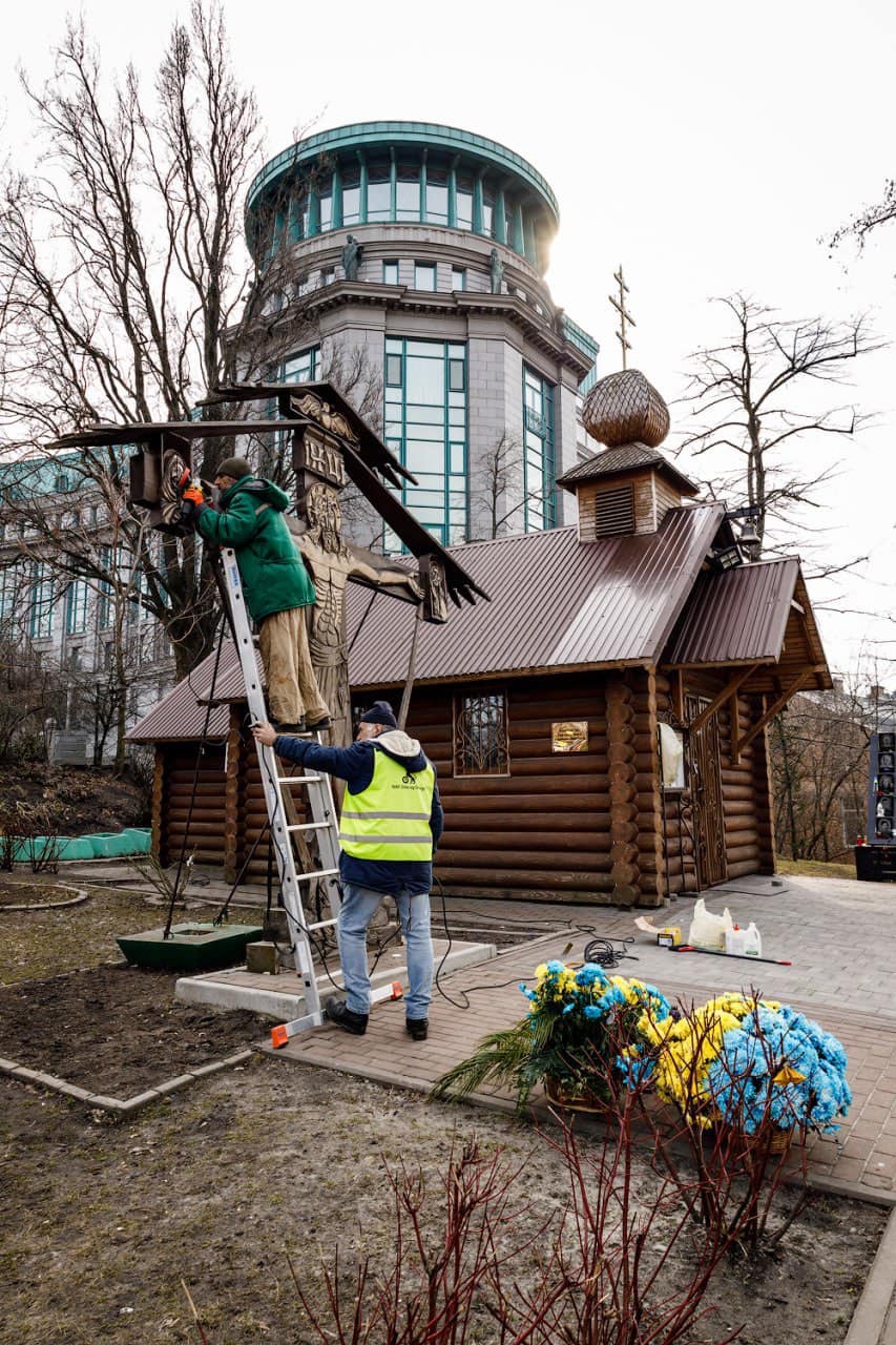 У Києві реставрували пам'ятний хрест Героїв Небесної Сотні