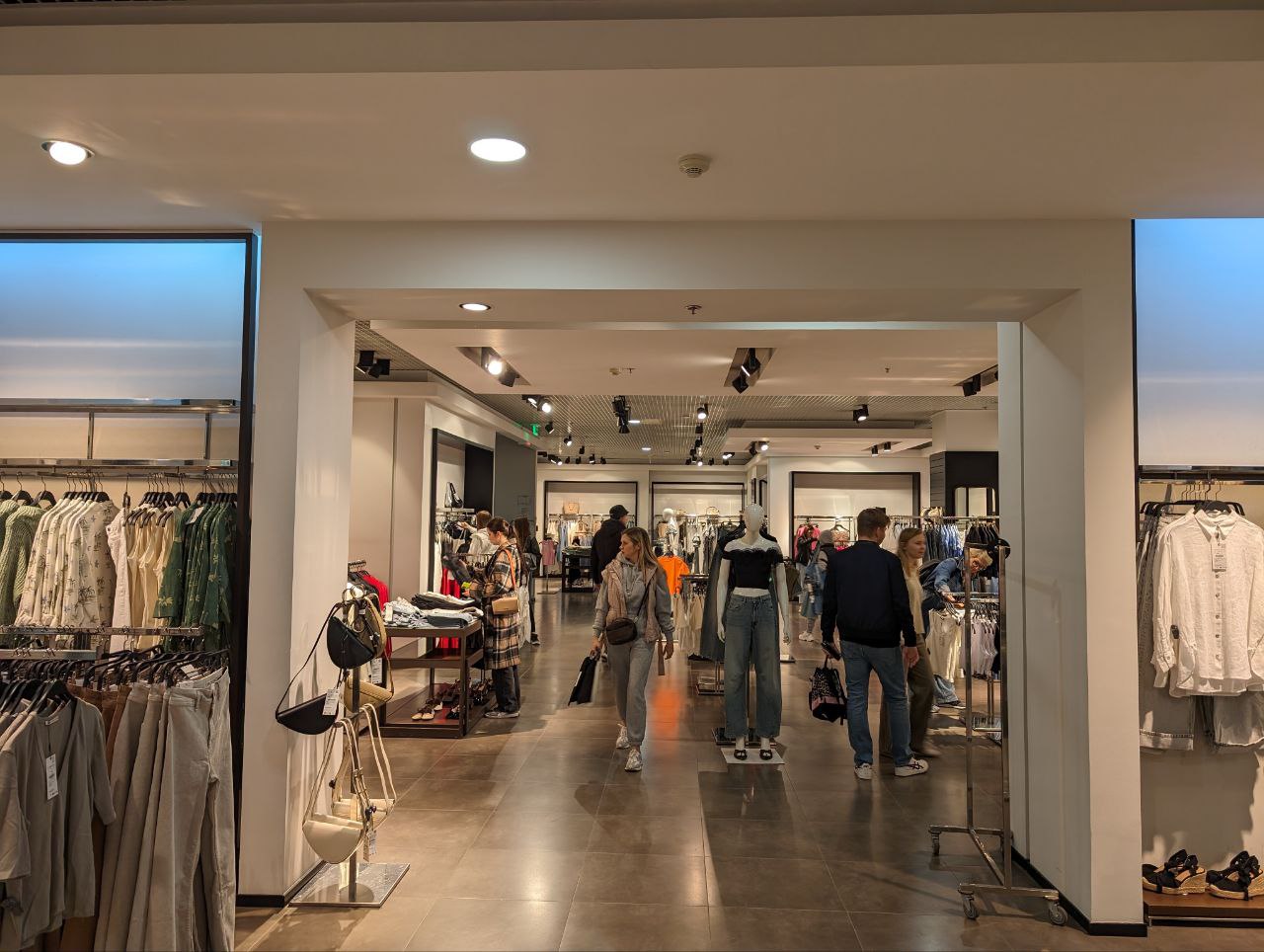 У Києві відкрилися магазини Zara, Bershka та Pull&Bear — фото