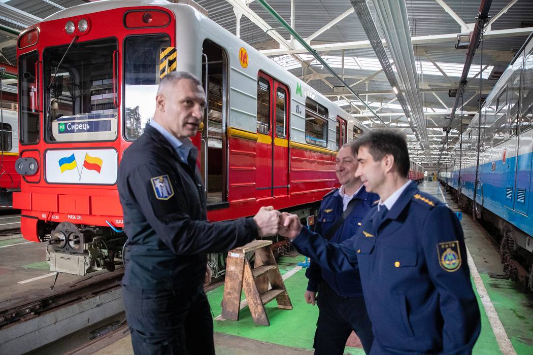 У київському метро запустили ще один потяг з Варшави