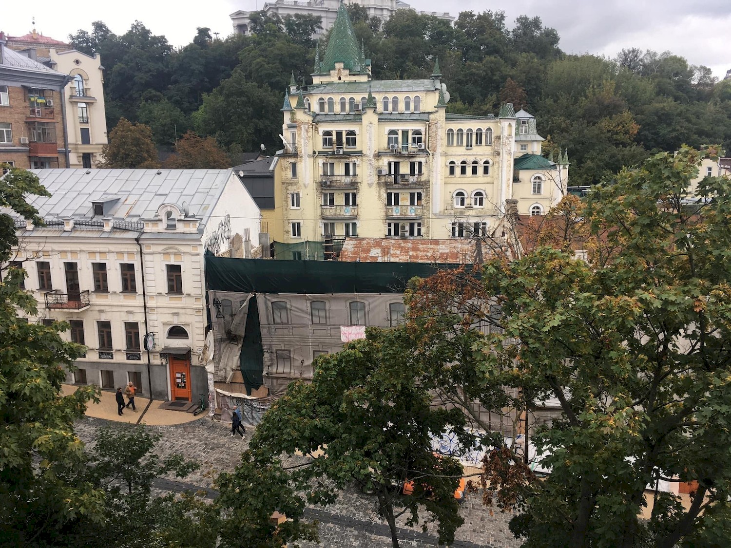 На Андріївському узвозі зводять новобудову на місці історичного будинку