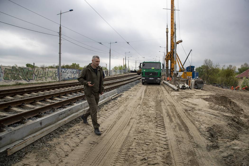 Кличко назвав нову дату відкриття руху авто Подільським мостом