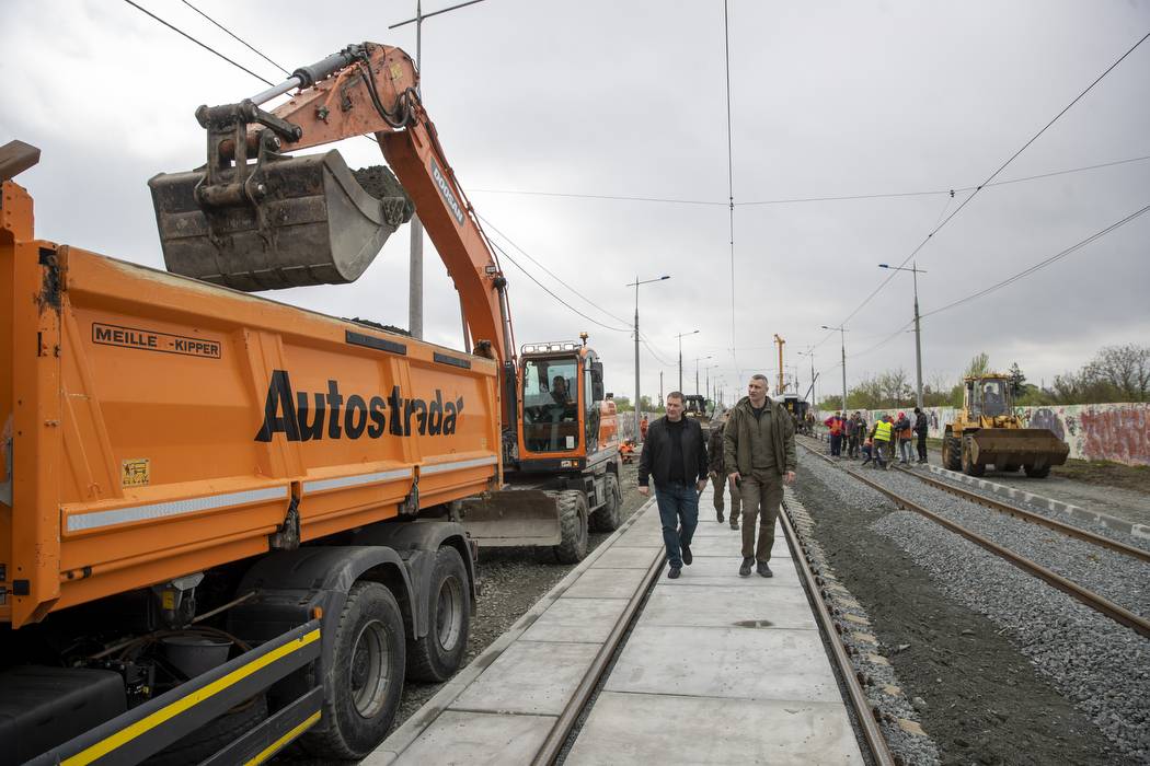 Кличко назвав нову дату відкриття руху авто Подільським мостом