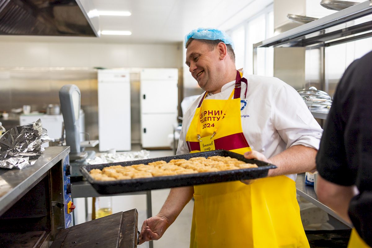 Євген Клопотенко презентував збірник рецептів для шкільних їдалень