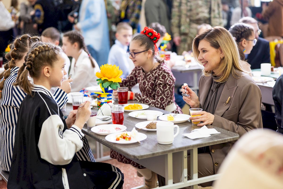 Євген Клопотенко презентував збірник рецептів для шкільних їдалень