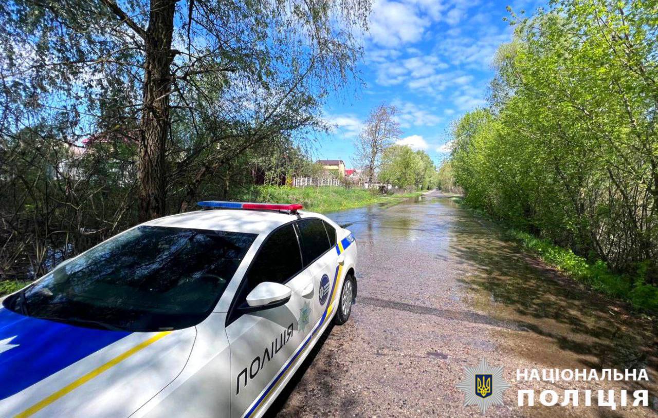 На Київщині стався перелив води через дамбу