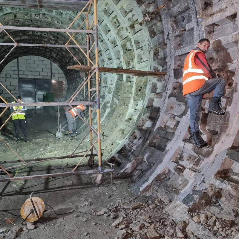 На Деміївській площі розкрили аварійний тунель метро