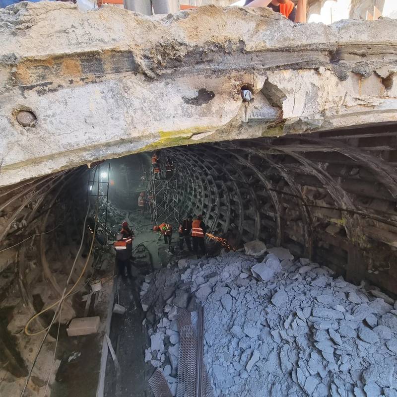 На Деміївській площі розкрили аварійний тунель метро: фото