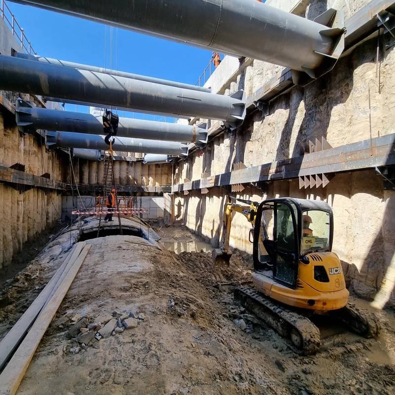 На Деміївській площі розкрили аварійний тунель метро