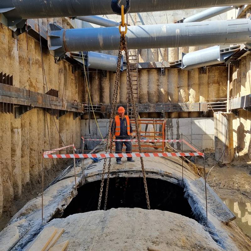 На Деміївській площі розкрили аварійний тунель метро