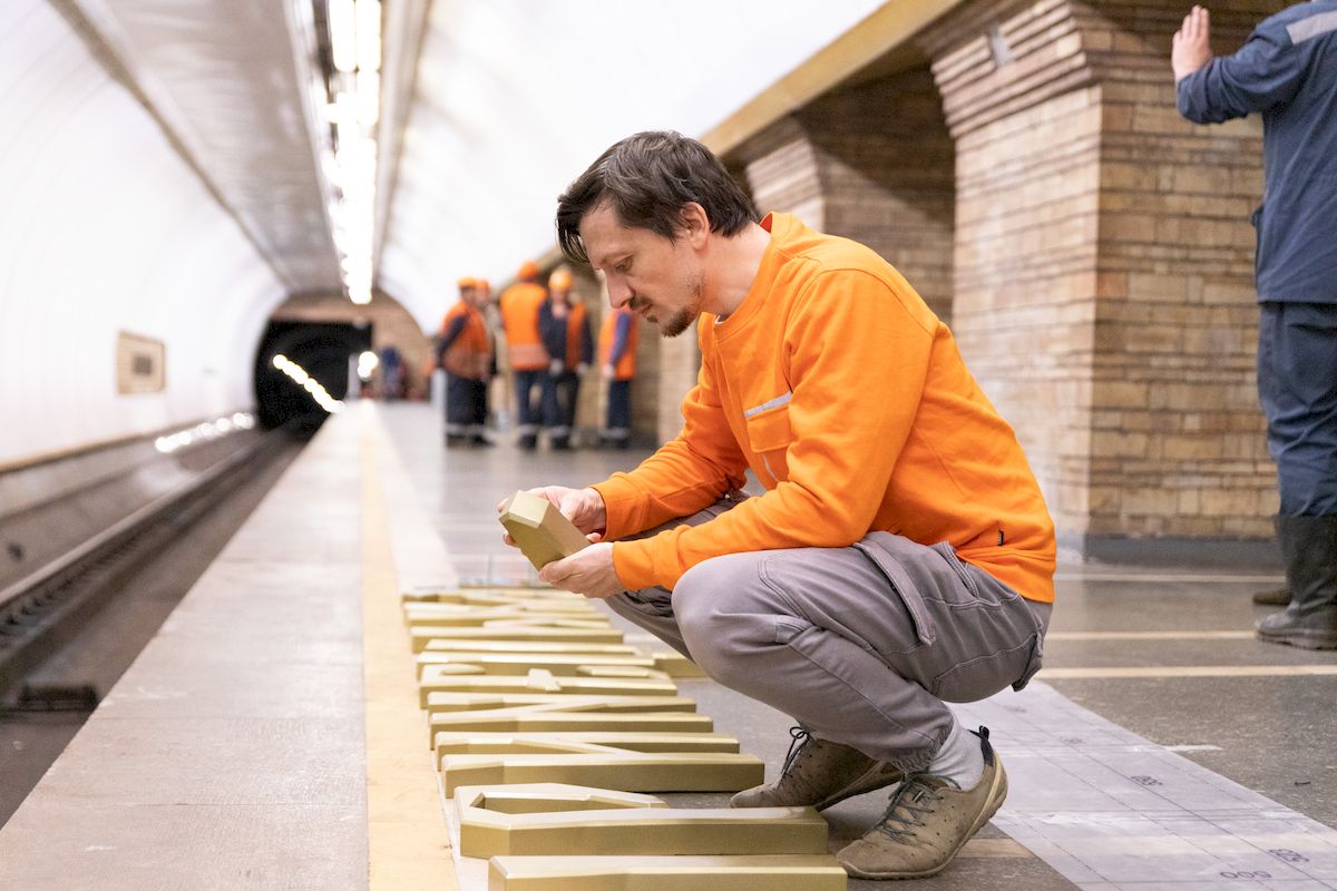 На станції метро Звіринецька змонтували нові літери
