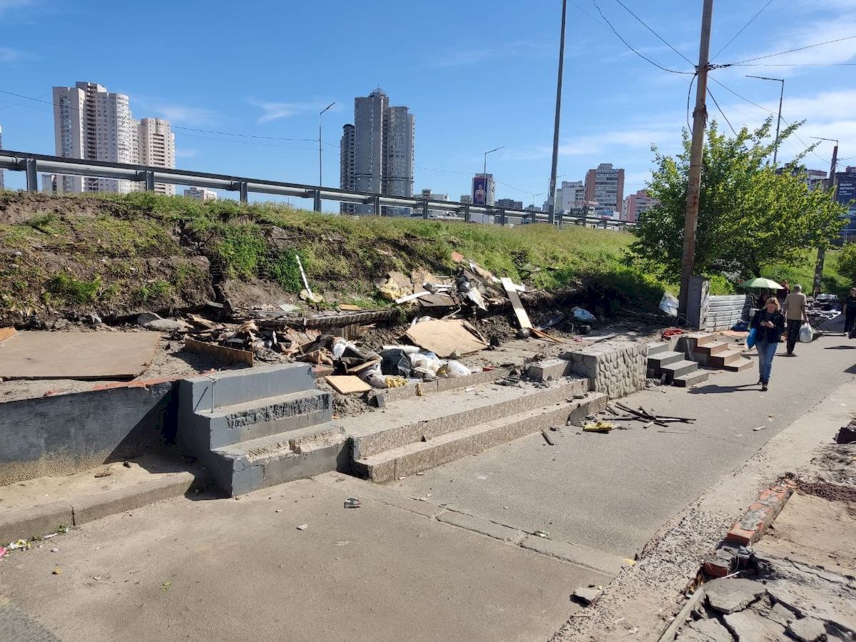 Після аварії з трамваєм на Позняках демонтують МАФи