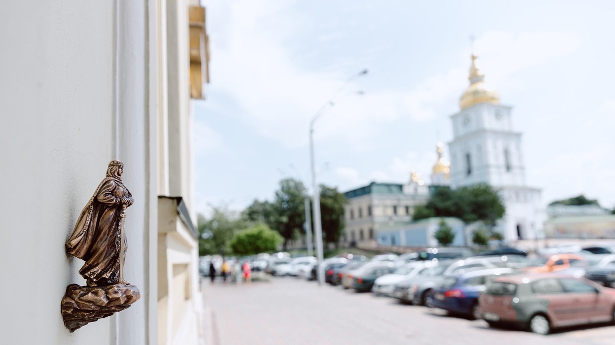 Мініскульптурка княгині Ольги