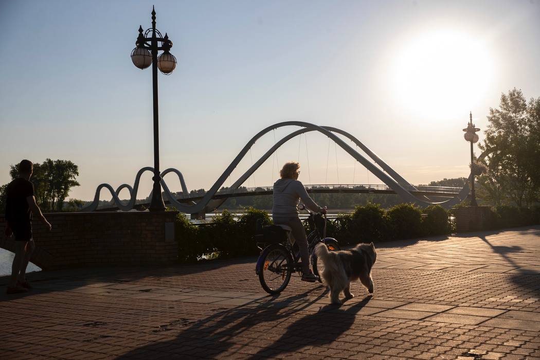 Міст-хвиля на Оболоні