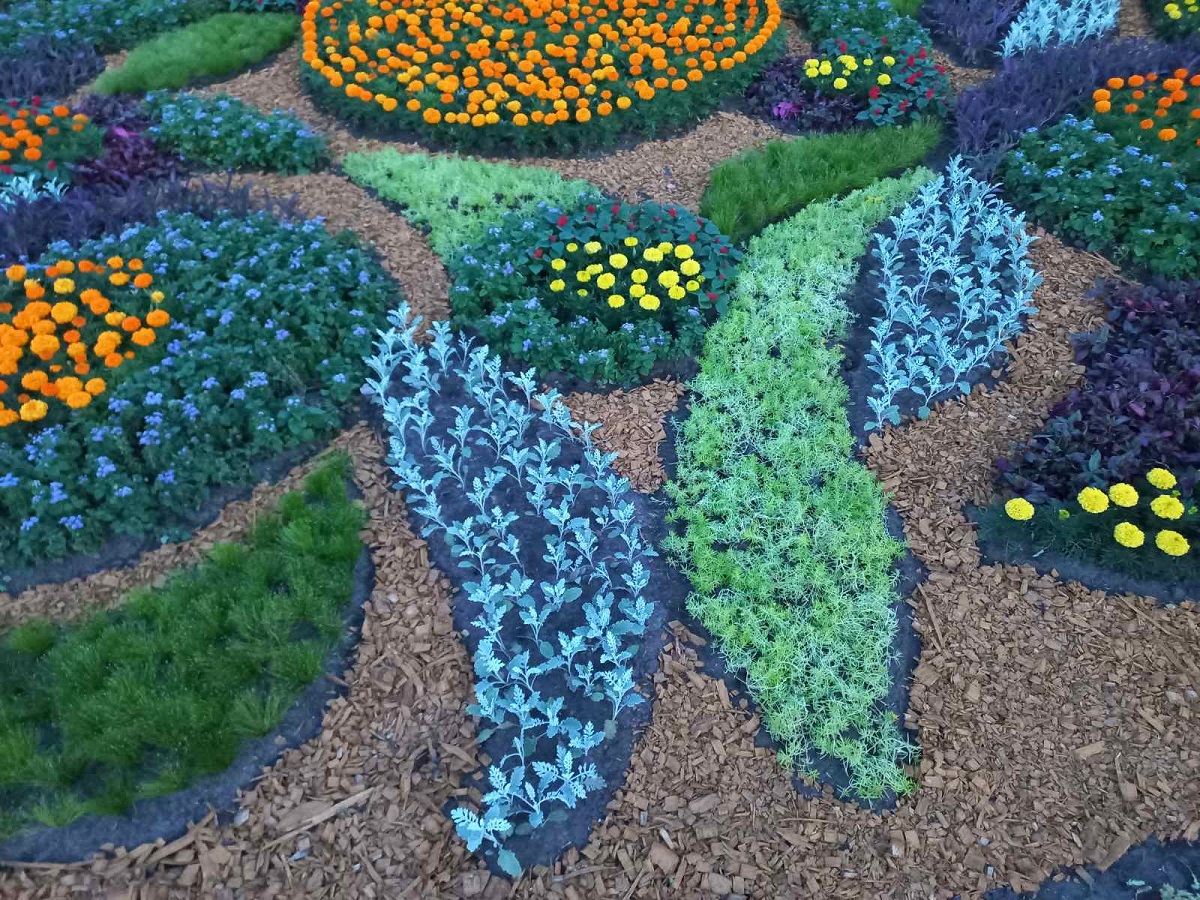 Клумба на Оболоні