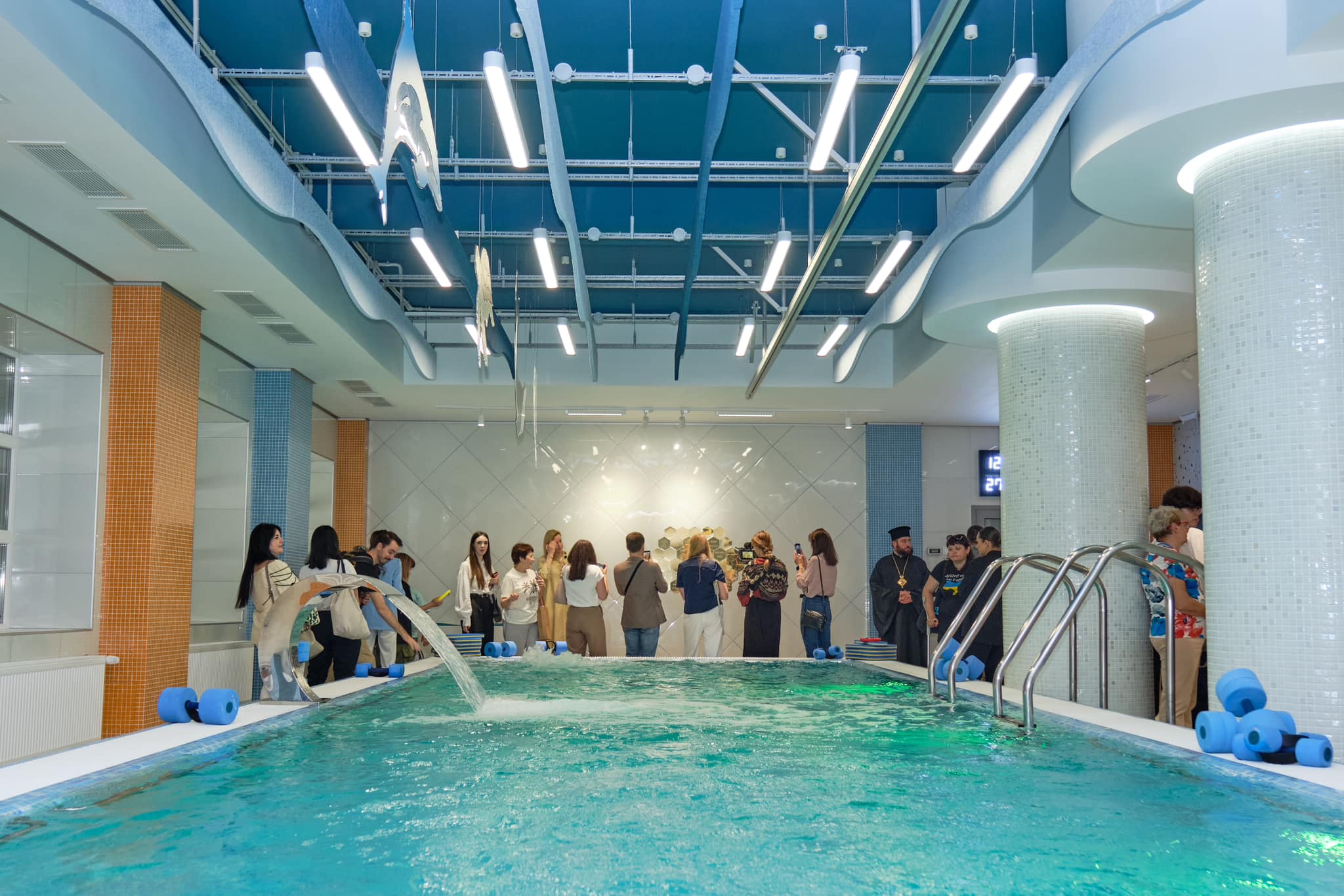 Басейн в Охматдиті