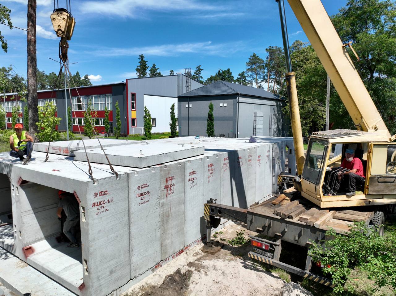 будівництво укриття в Бучі