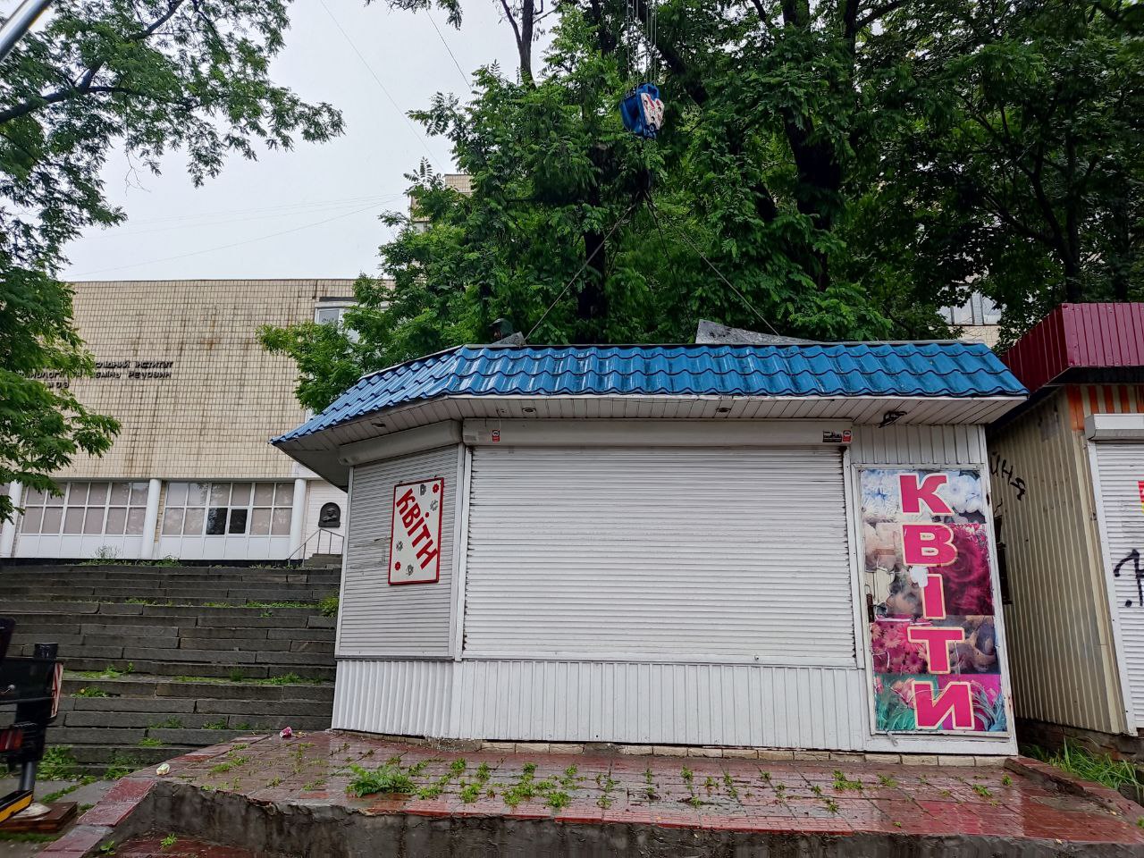 Демонтаж МАФів на Вишгородській