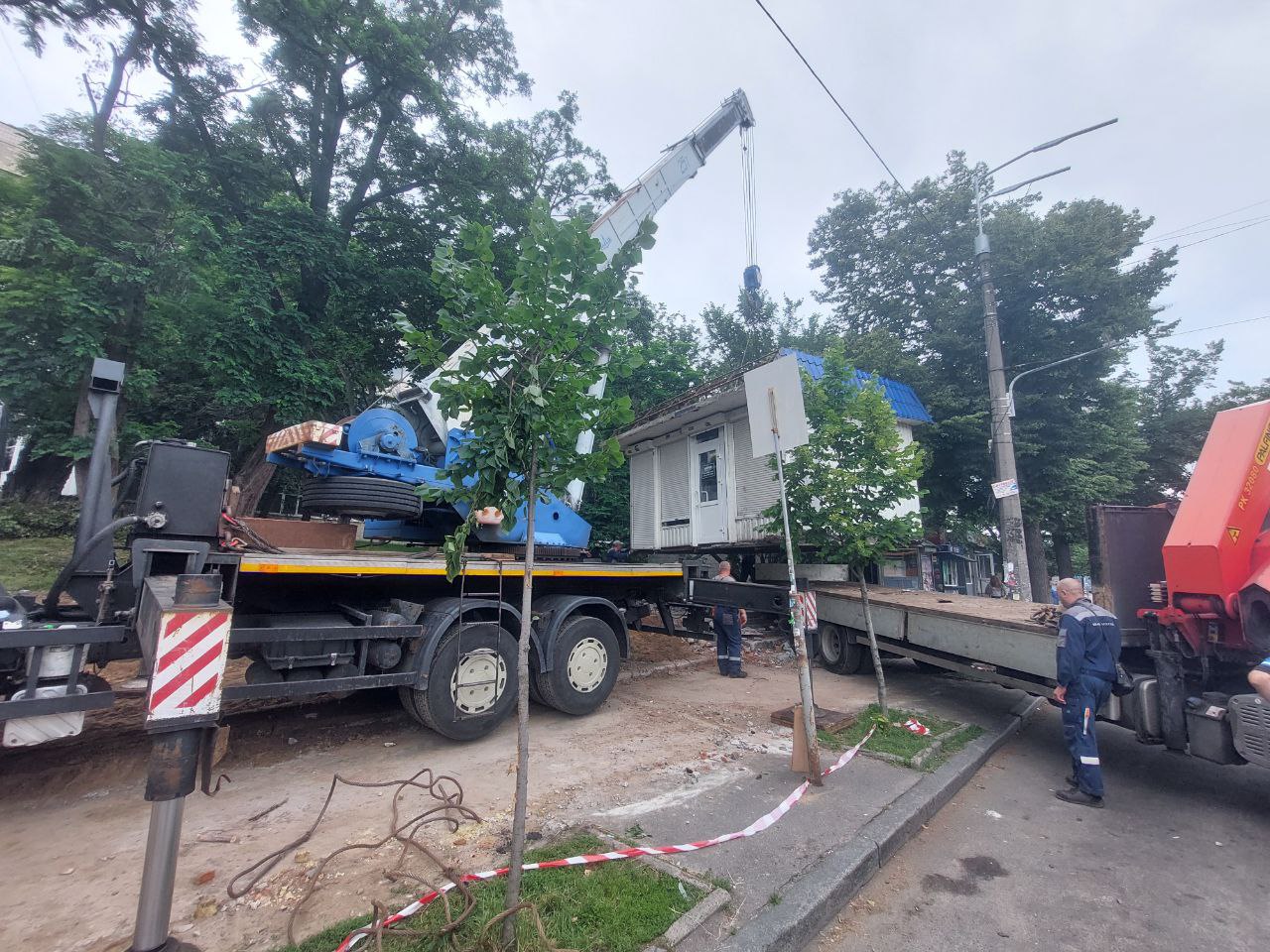 Демонтаж МАФів на Вишгородській