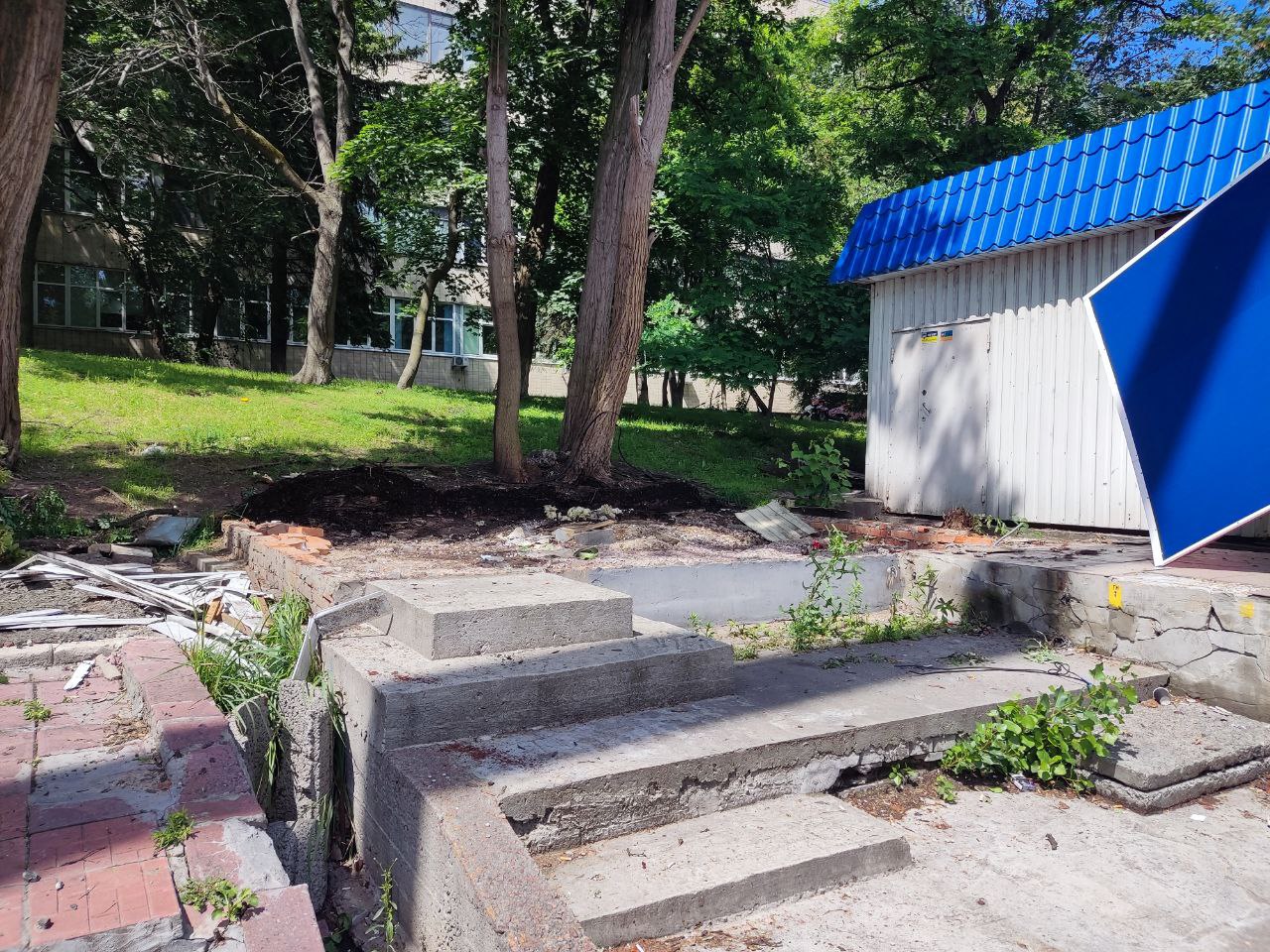 Демонтаж МАФів на Вишгородській