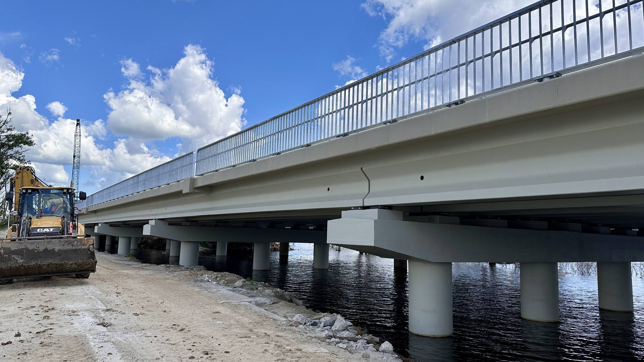 міст через річку Ірпінь