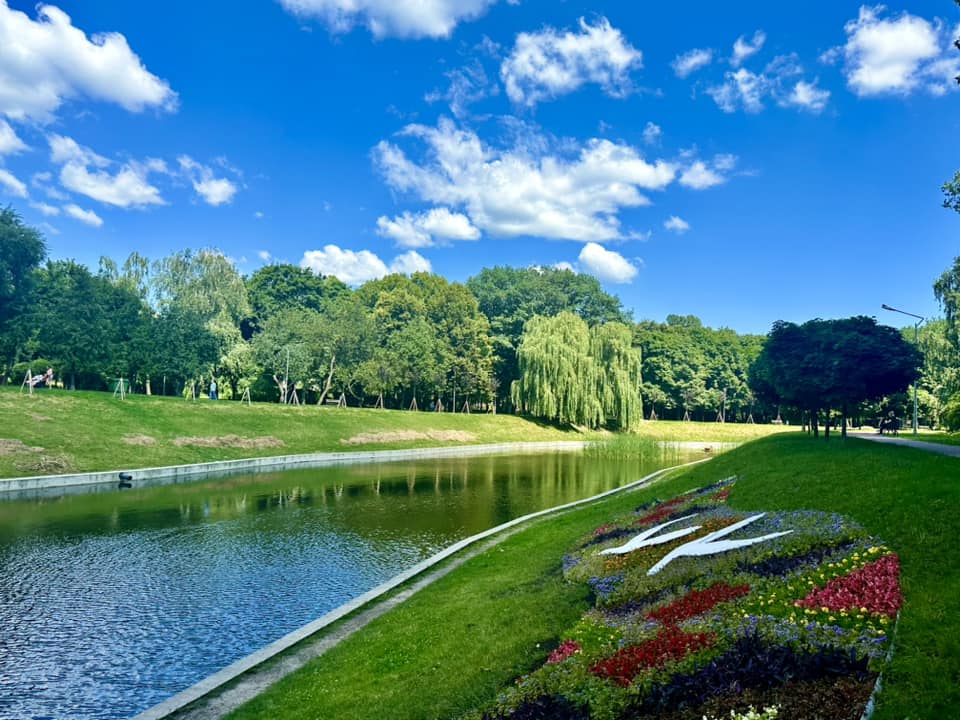 Квітник у парку Відрадний