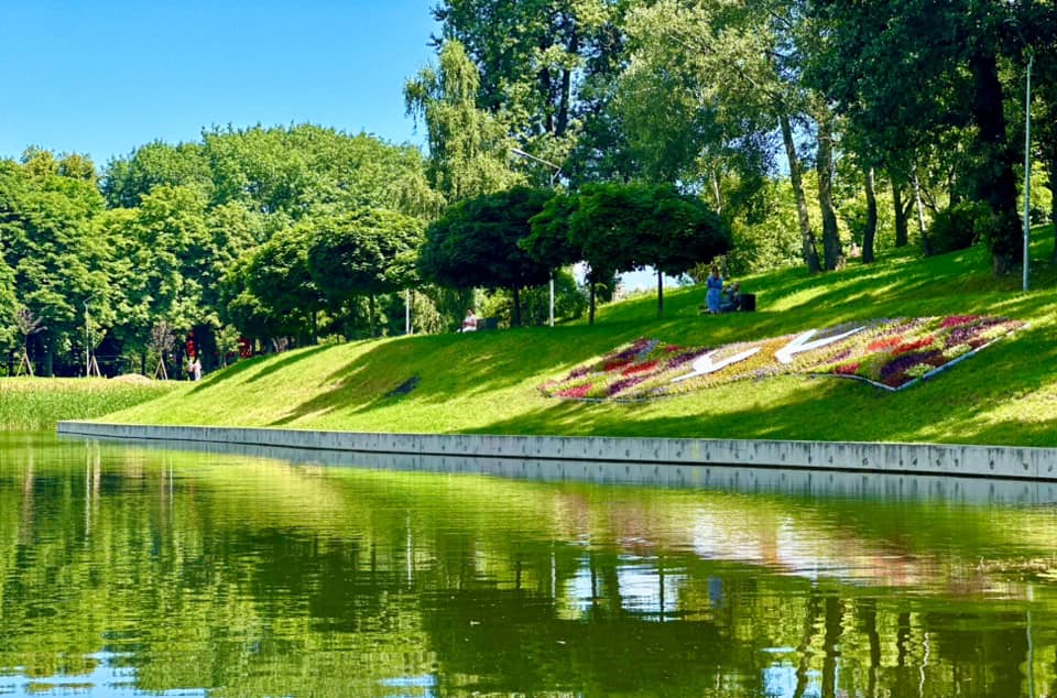 Квітник у парку Відрадний