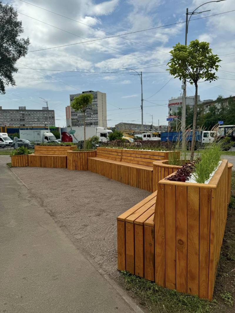 На Дарницькій площі встановили парклет