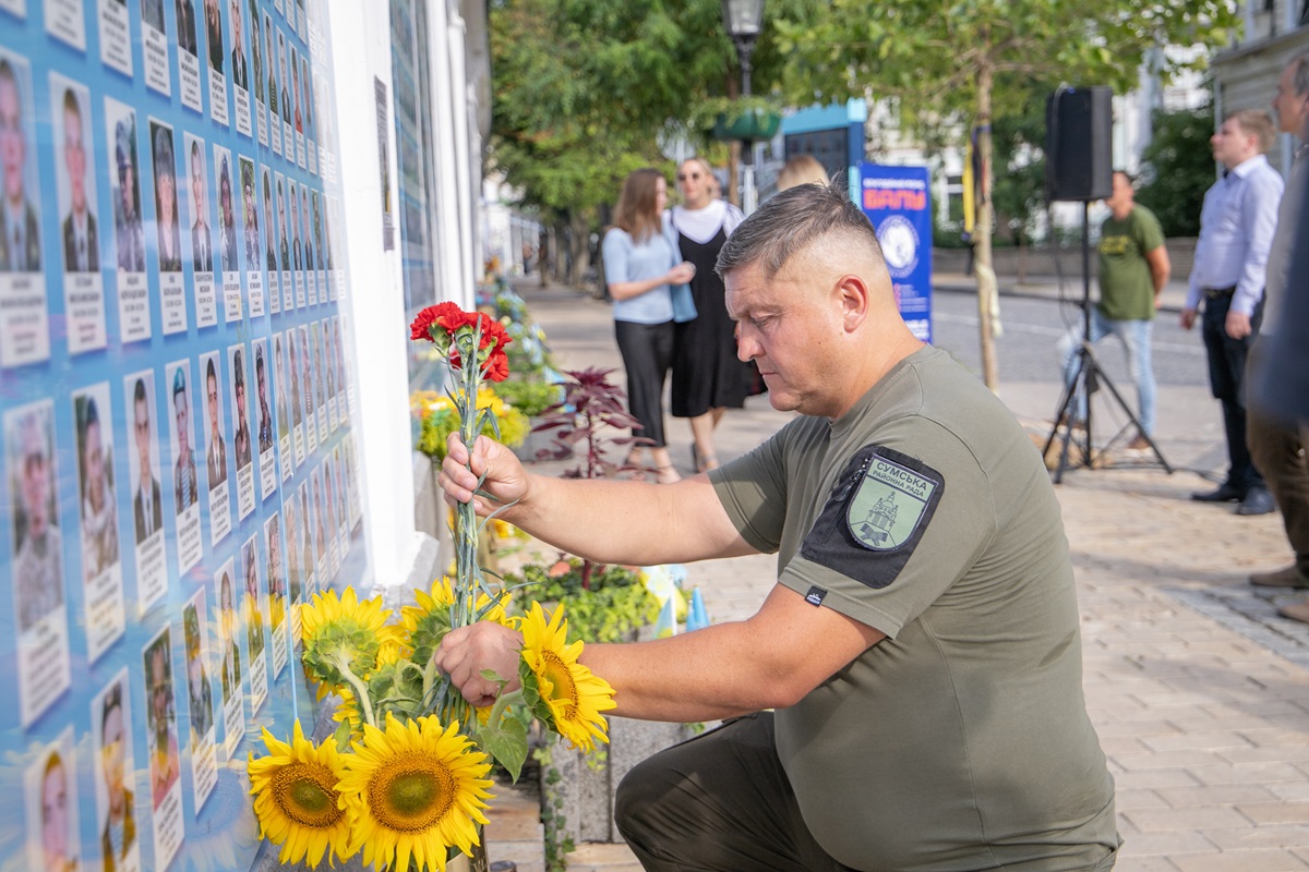 Стена памяти погибших за Украину
