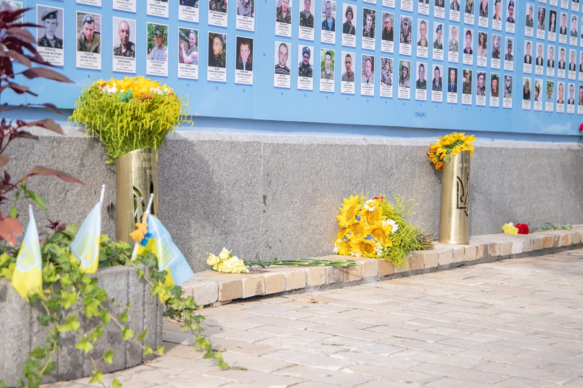 Стена памяти погибших за Украину