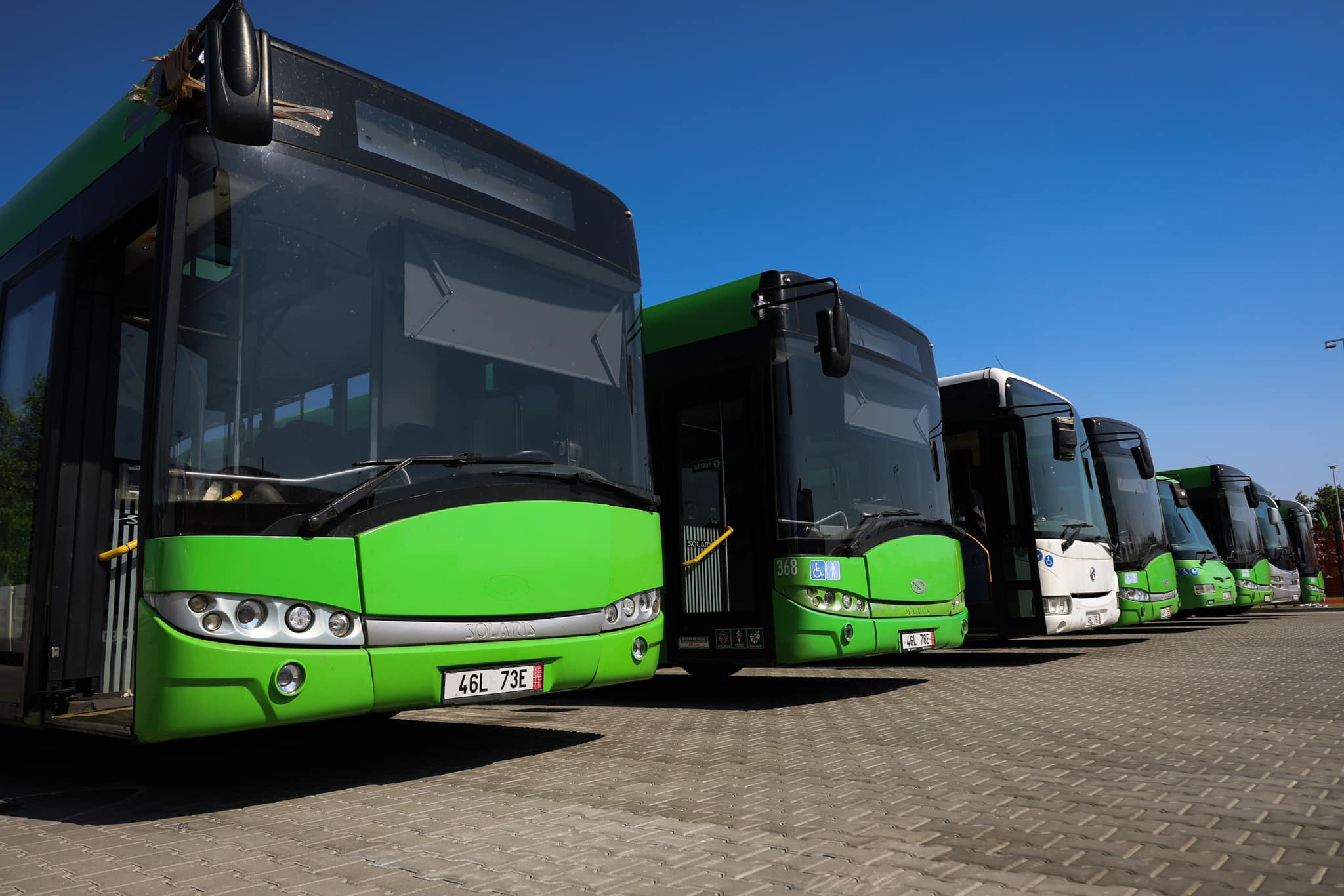 Київщина отримала 12 шкільних автобусів від Чехії