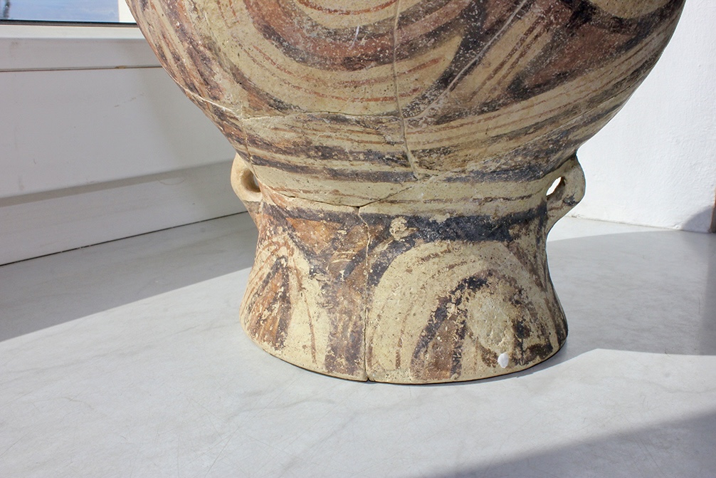 Київські митники врятували трипільську вазу віком близько 7000 років