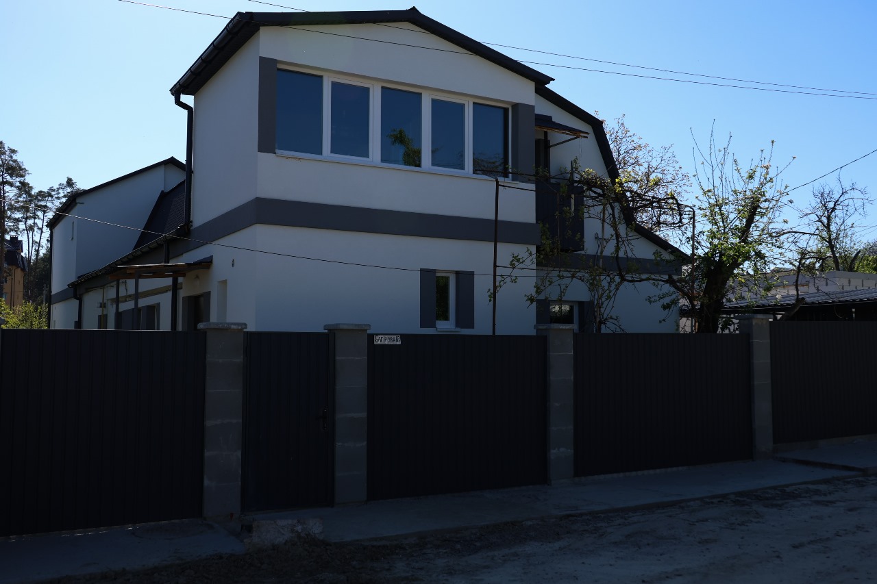 В Ірпені відбудовують зруйнований росіянами приватний сектор