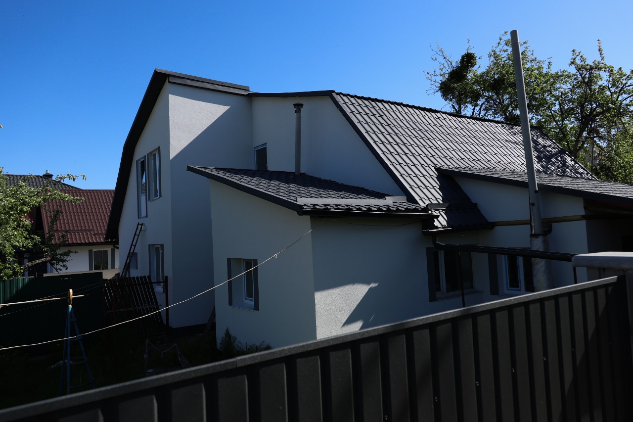 В Ірпені відбудовують зруйнований росіянами приватний сектор