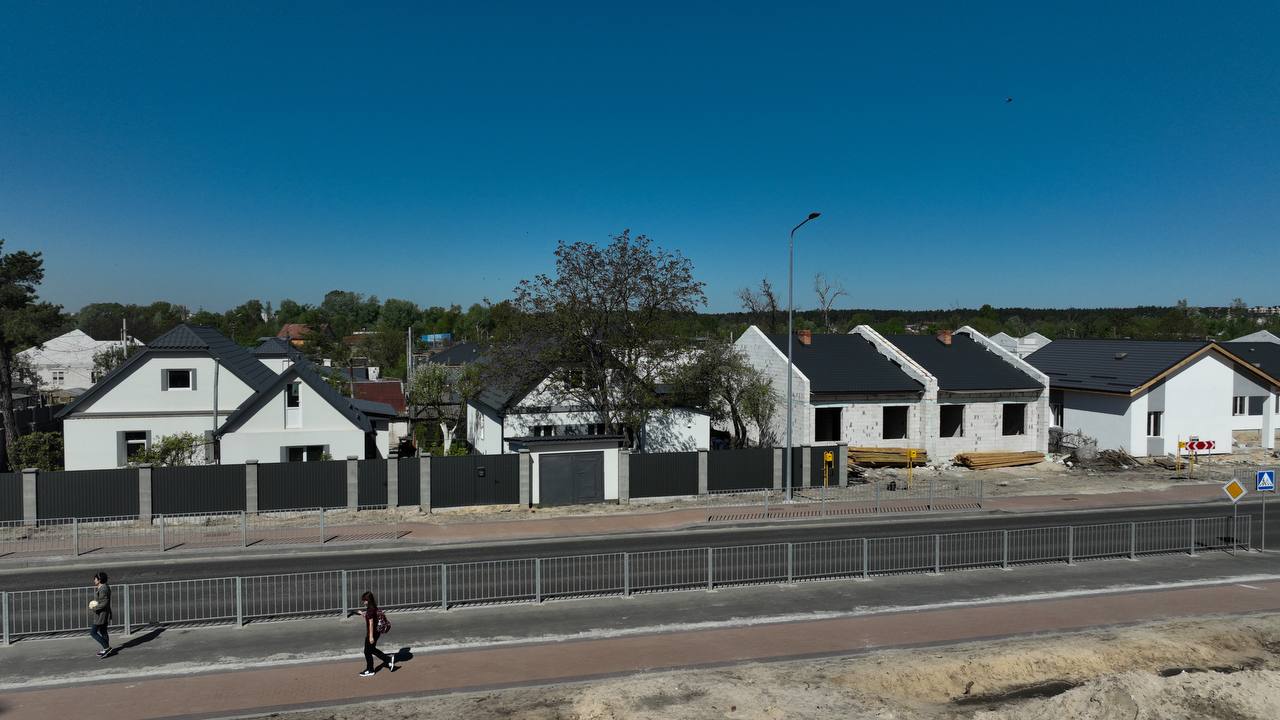 В Ірпені відбудовують зруйнований росіянами приватний сектор