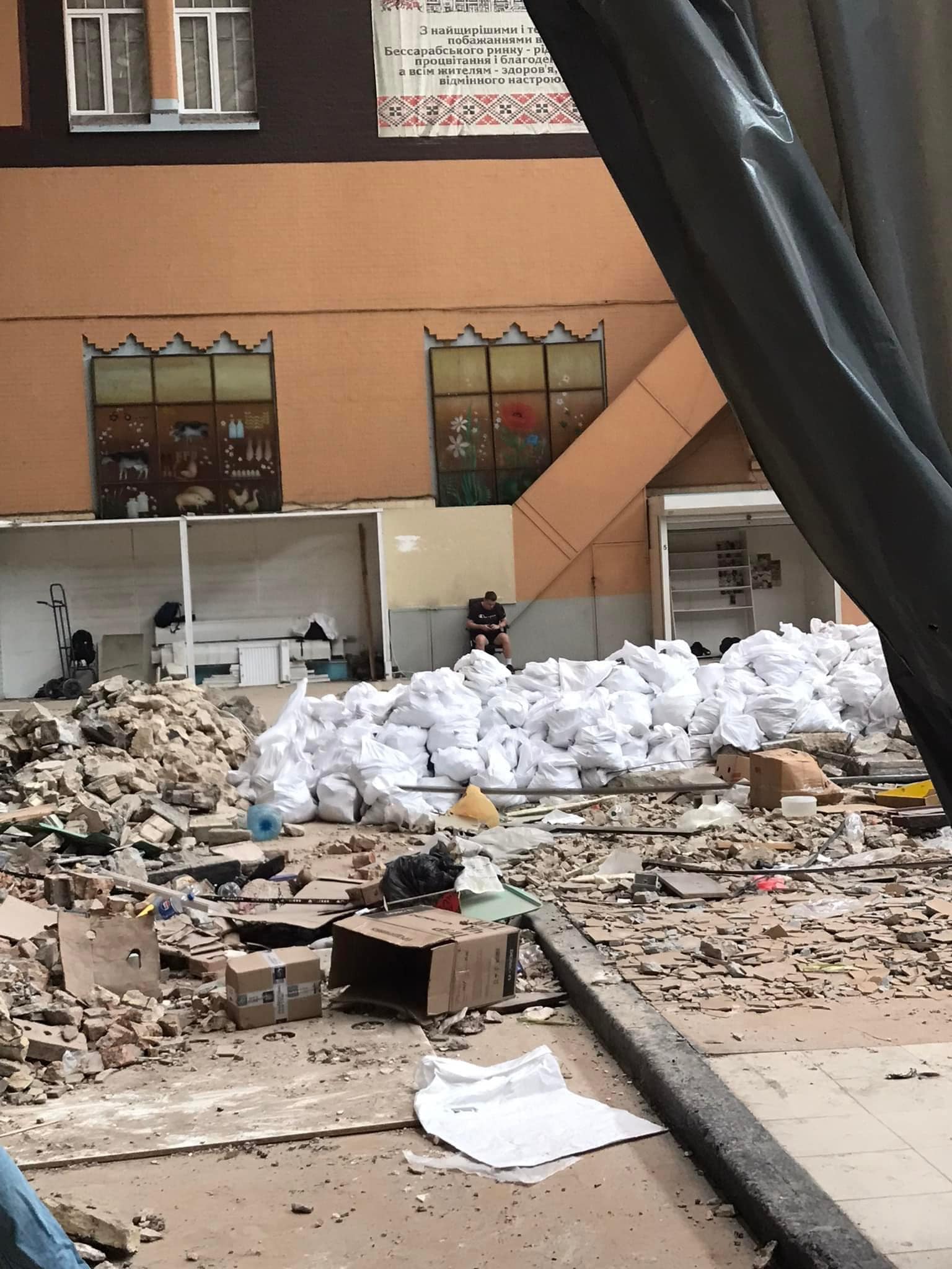 В середині Бессарабського ринку почались ремонтні роботи